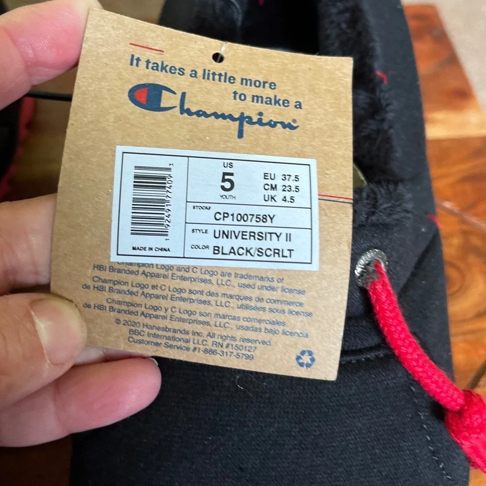 Champion University II Kids Slippers Black Scarlet CP100758Y Youth Size 5 NEW